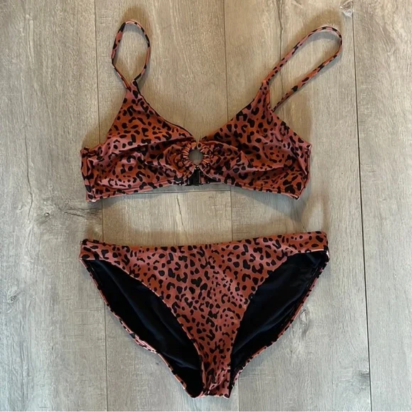 Leopard print bikini - Picture 2 of 4